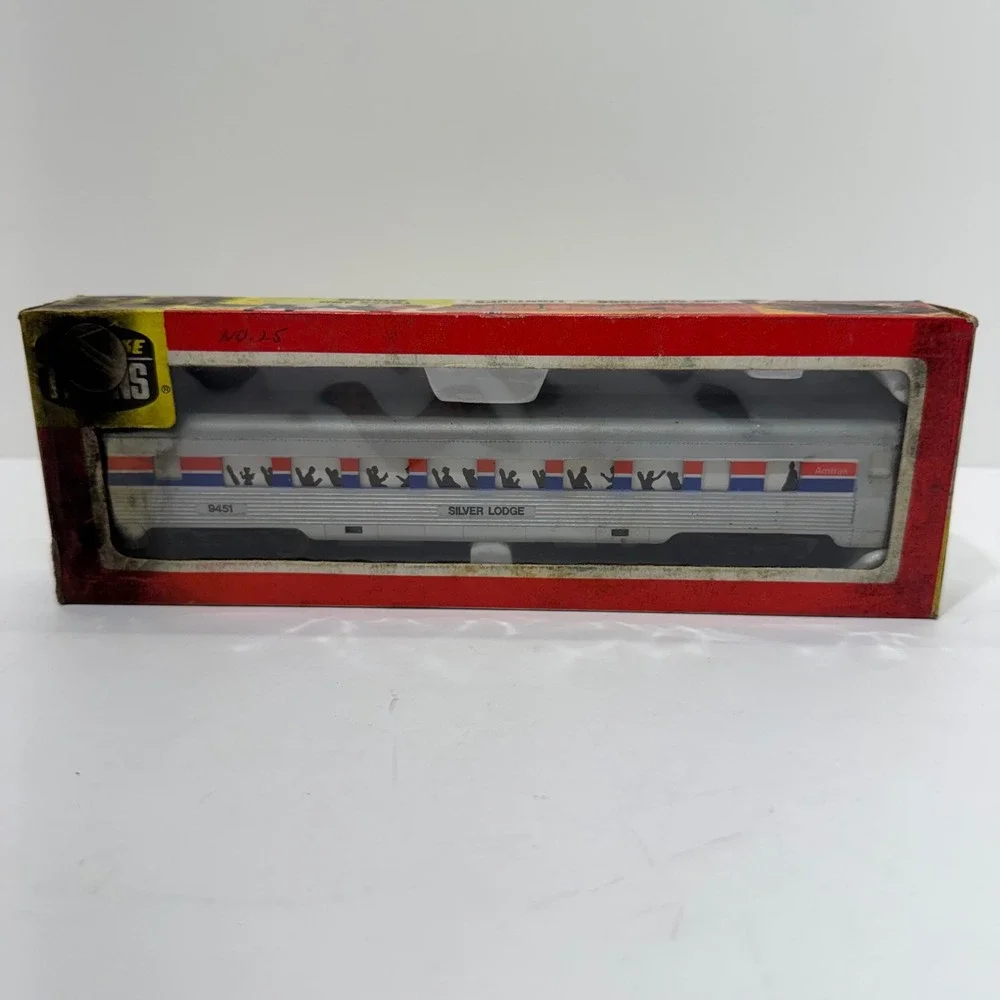 Life-Like Trains HO Scale Amtrak Silver Lodge 9451 Passenger Car 8584 Vintage